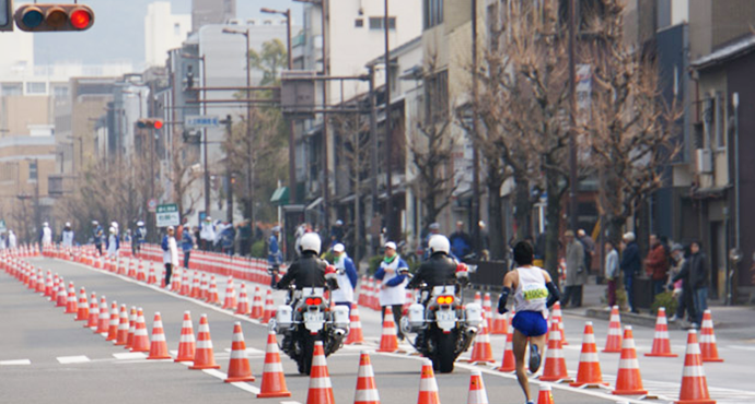 先導白バイとトップランナー