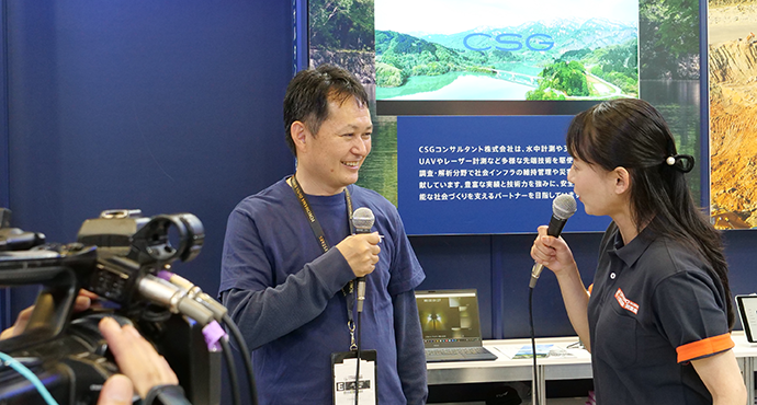 現地インタビューの様子